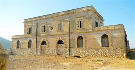 dai Florio ai Prada: la Storia della Masseria Ottocentesca di .